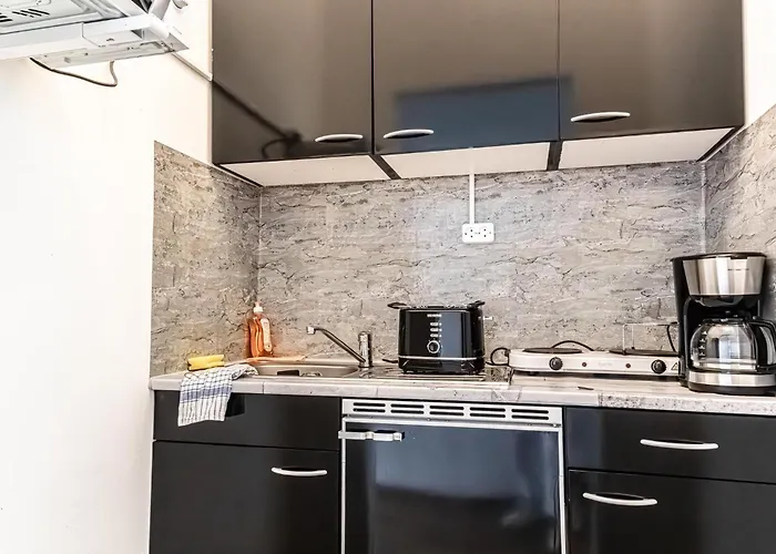 Trendy 1br Apt, With Location